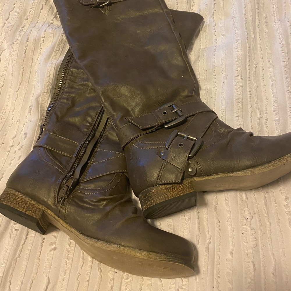 Boots never worn